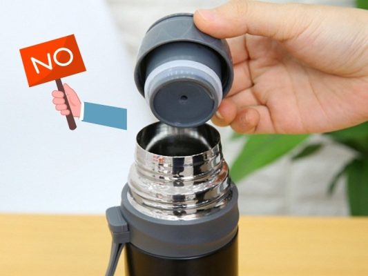 Đóng nắp lại sau khi rửa bình
