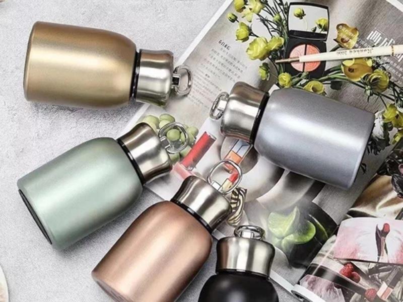 Inox 304 và inox 316 cái nào tốt hơn cho bình giữ nhiệt, đồ gia dụng và công nghiệp? Khám phá sự khác biệt về chất lượng, độ bền và giá bán.