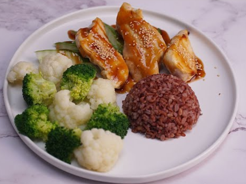 thuc-don-com-hop-mang-di-lam