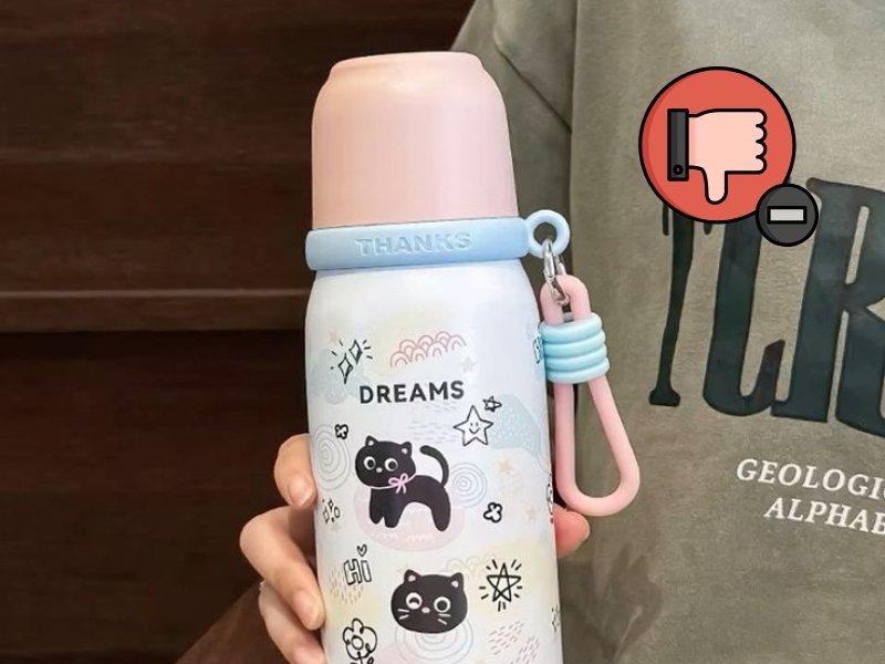 Bình nước màu pastel kèm dây đeo tiện lợi