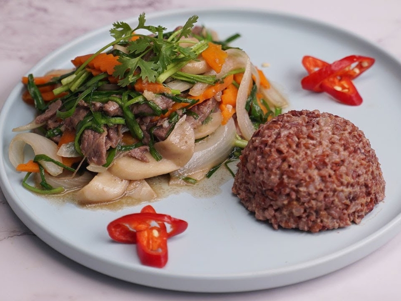 Tham khảo cách nấu cơm hộp mang đi làm nhanh gọn với những món ăn hấp dẫn, dễ chuẩn bị từ tối hôm trước.