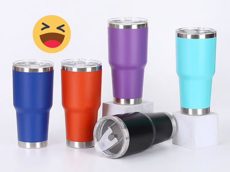 Sở hữu ly giữ nhiệt có nắp giúp bạn mang theo cà phê, trà hoặc nước lọc thuận tiện hơn khi đi học và đi làm.