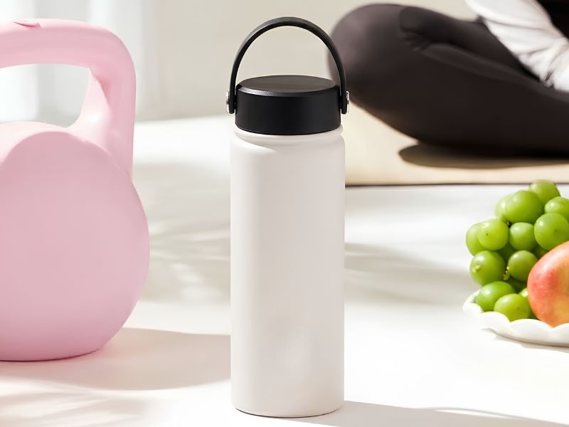 Bình giữ nhiệt bằng titan có tốt không với thiết kế hiện đại, trọng lượng nhẹ và dễ mang theo hằng ngày.