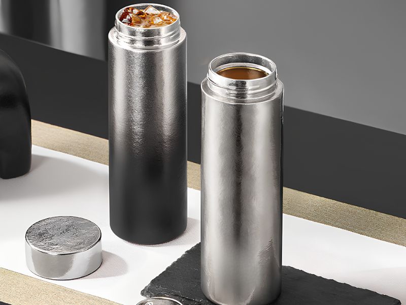 Bình giữ nhiệt bằng titan có tốt không với chất liệu bền bỉ, chống gỉ và an toàn cho sức khỏe.