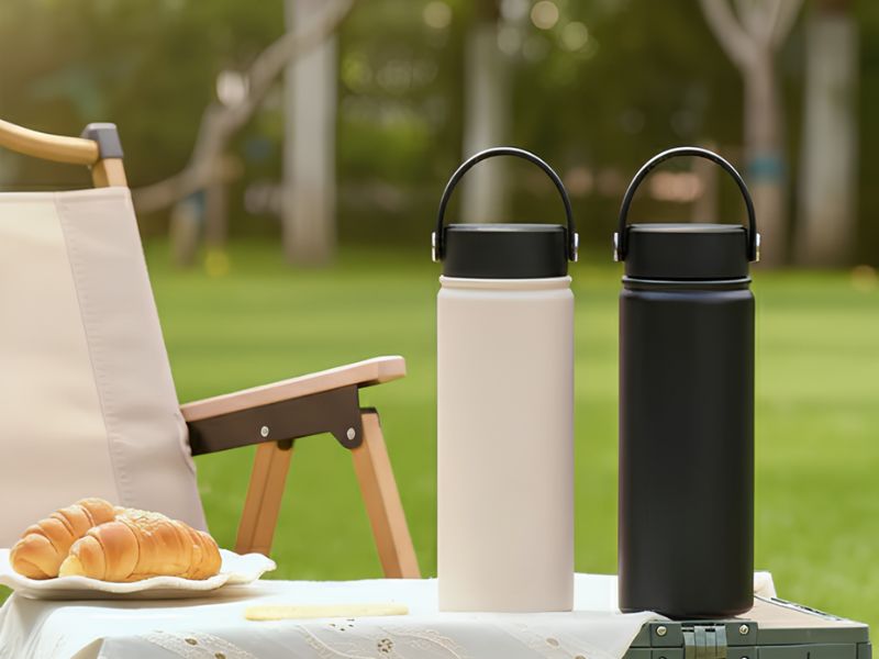 Bình giữ nhiệt bằng titan có tốt không với thiết kế chắc chắn, phù hợp mang theo khi đi làm hoặc du lịch.