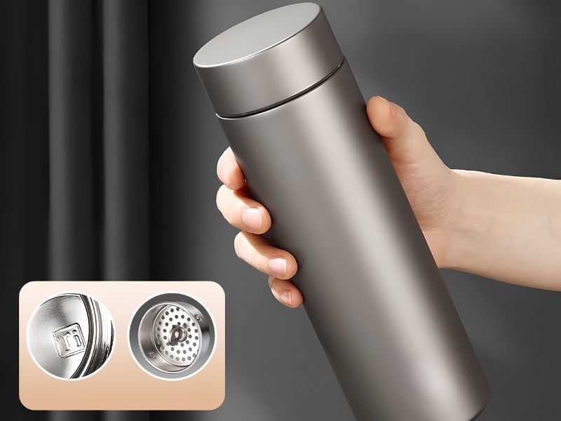 Bình giữ nhiệt bằng titan có tốt không với thiết kế tối giản, sang trọng và dễ cầm nắm.