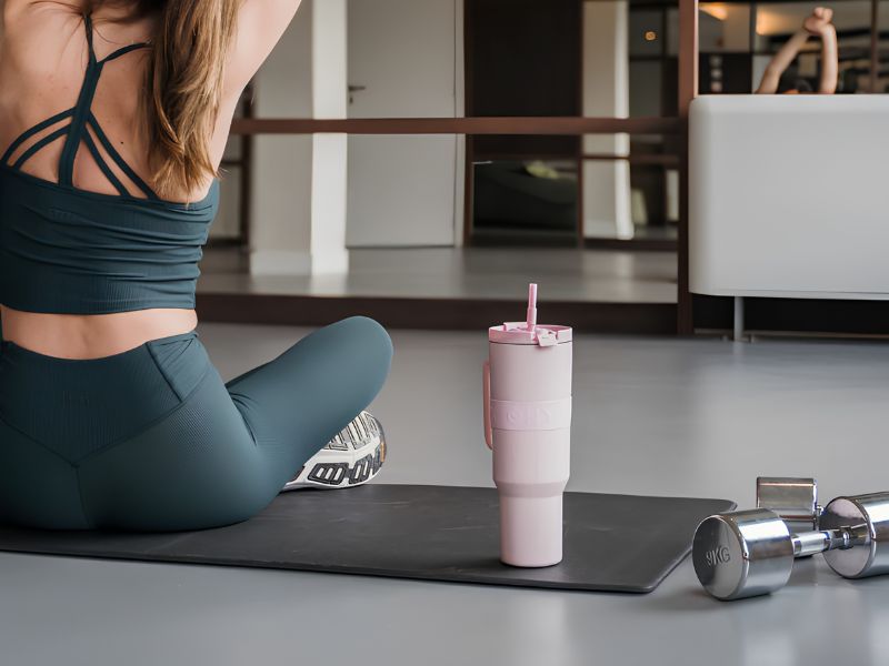 Bình giữ nhiệt cho tập gym giúp giữ nóng, giữ lạnh hiệu quả và thuận tiện khi mang đến phòng tập.
