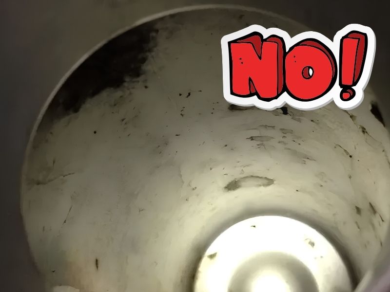 Bình giữ nhiệt đi du lịch bị ám mùi và cặn bẩn cần vệ sinh