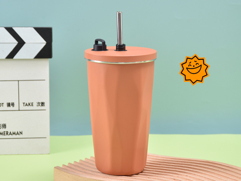 Cách vệ sinh ly giữ nhiệt phù hợp với mọi loại ly inox, giúp làm sạch hiệu quả mà không ảnh hưởng đến chất liệu bên trong.