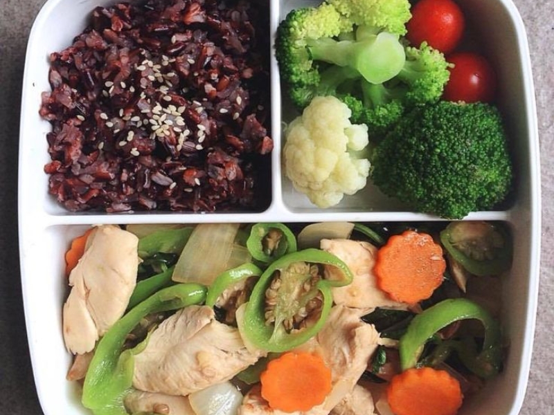 Những thực đơn đem cơm đi làm đơn giản, dễ chuẩn bị từ tối hôm trước, tiết kiệm thời gian cho người bận rộn.