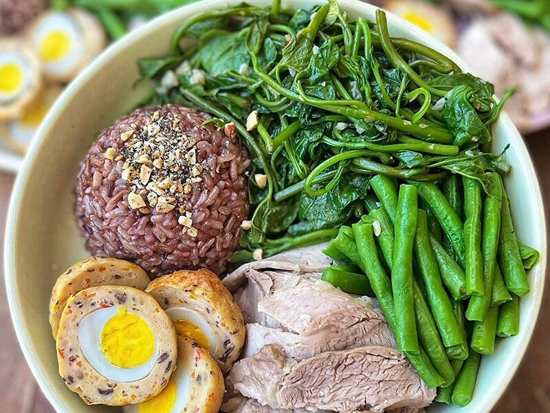 Khám phá thực đơn đem cơm đi làm đa dạng, dễ chế biến và đầy đủ dinh dưỡng giúp bạn có bữa trưa ngon miệng mỗi ngày.
