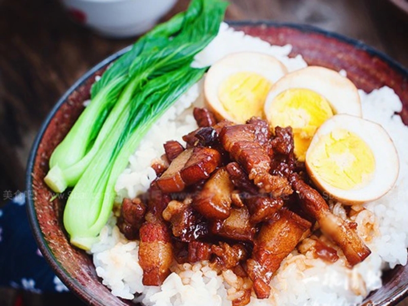 Tổng hợp thực đơn đem cơm đi làm với nhiều món ăn hấp dẫn, tiết kiệm chi phí và phù hợp cho dân văn phòng.