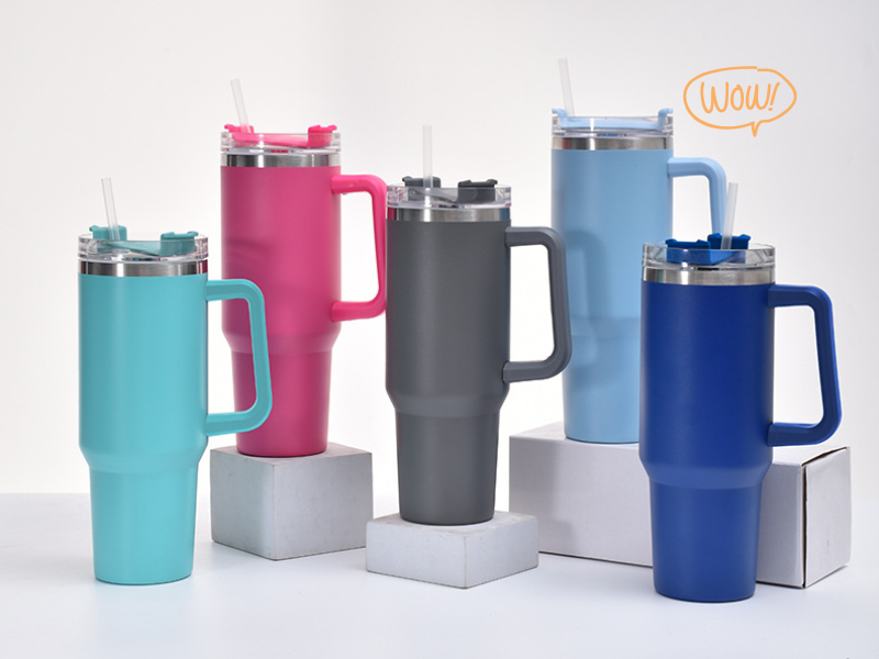 Ly giữ nhiệt 100ml giúp giữ nóng, giữ lạnh hiệu quả, phù hợp để đựng cà phê, trà hoặc các loại đồ uống yêu thích.