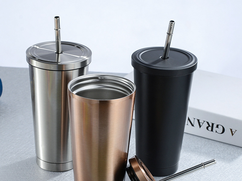 Ly giữ nhiệt 500ml sở hữu dung tích vừa phải, dễ cầm nắm và thuận tiện mang theo khi đi học, đi làm hoặc du lịch.