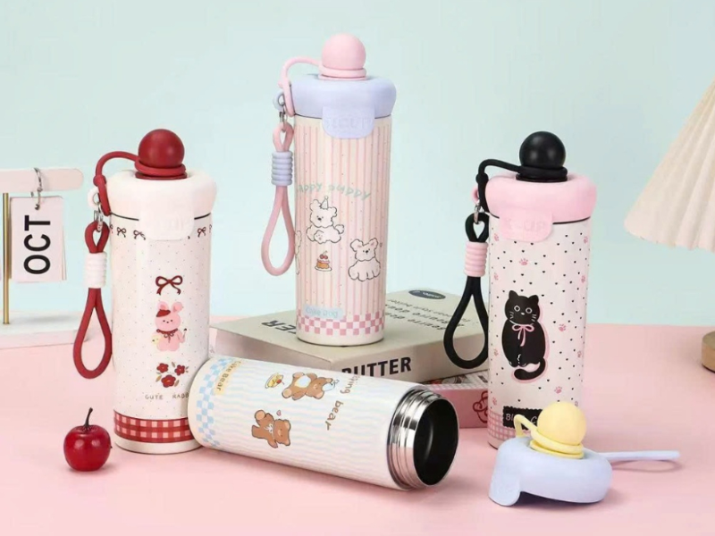 Khám phá ly giữ nhiệt có đựng nước đá được không và cách sử dụng hiệu quả để giữ trọn hương vị đồ uống yêu thích.
