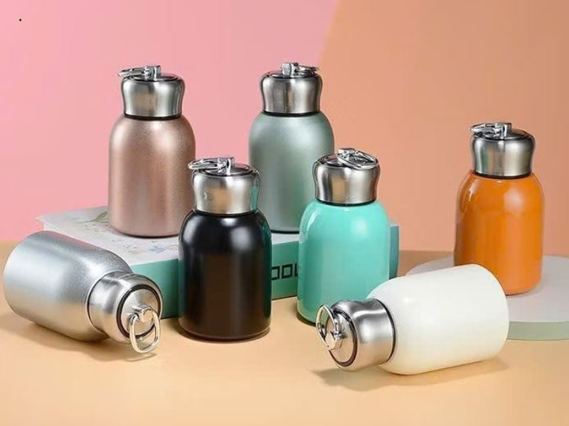 Ly giữ nhiệt mini được thiết kế từ inox chất lượng, giúp giữ nhiệt ổn định và mang đến trải nghiệm sử dụng tiện lợi mỗi ngày.