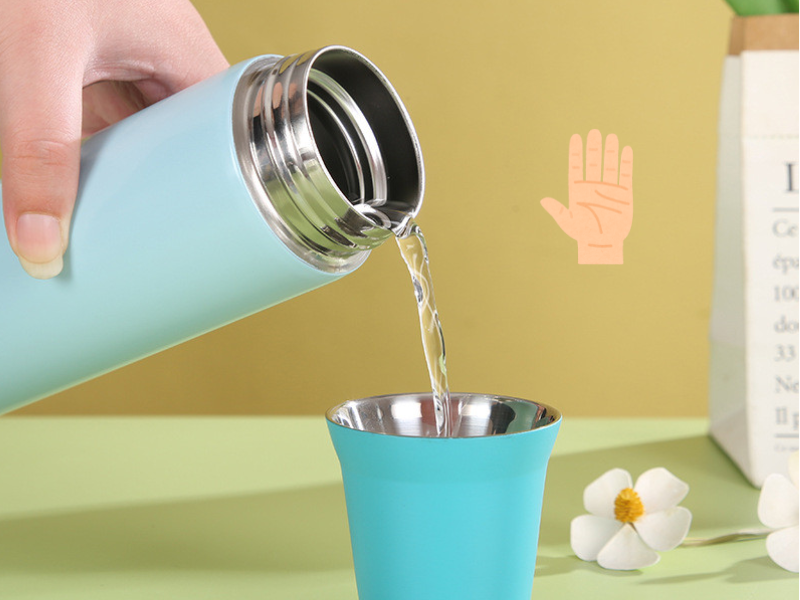 Ly giữ nhiệt thép không gỉ giúp giữ trọn hương vị đồ uống, hạn chế thất thoát nhiệt và dễ dàng vệ sinh sau khi sử dụng.