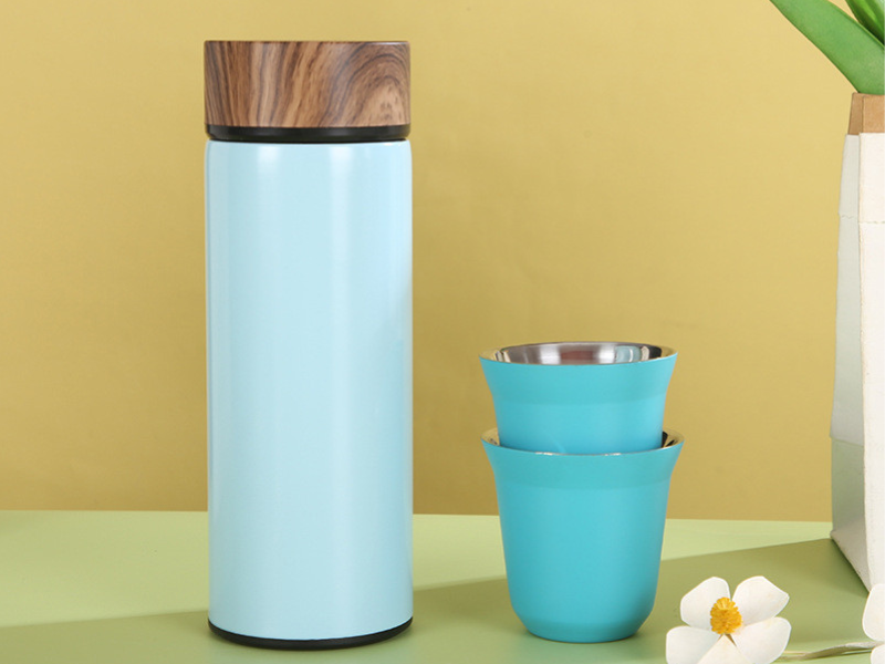 Chọn ly giữ nhiệt thép không gỉ được làm từ inox cao cấp, chống rò rỉ và đảm bảo độ bền trong quá trình sử dụng lâu dài.