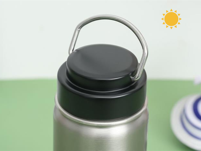 Chọn ly giữ nhiệt titan được chế tạo từ chất liệu cao cấp, chống gỉ sét, dễ vệ sinh và có tuổi thọ sử dụng lâu dài.
