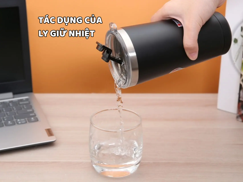 Tác dụng của ly giữ nhiệt là giúp giữ nóng, giữ lạnh đồ uống trong nhiều giờ, mang đến sự tiện lợi cho học tập, làm việc và du lịch.