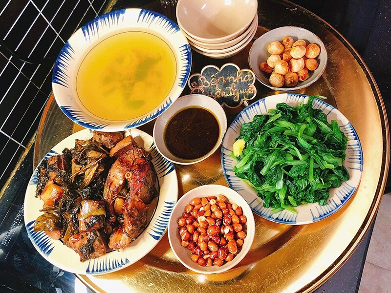 thuc-pham-giu-nong-lau-trong-hop-com-giu-nhiet