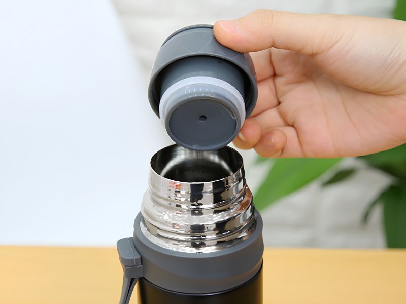 Thiết kế nắp tiện lợi, Bình giữ lạnh được bao lâu
