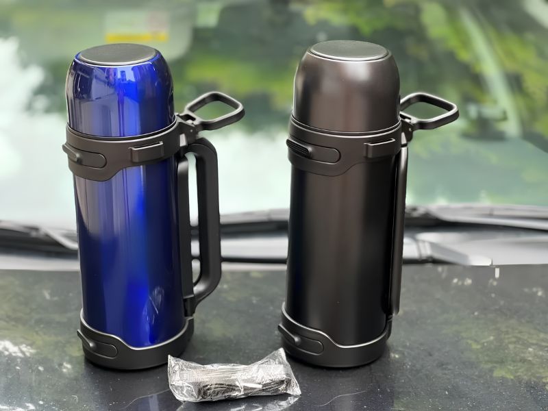 Hình ảnh minh họa các mẫu bình với nhiều màu sắc và thông tin liên quan đến BPA