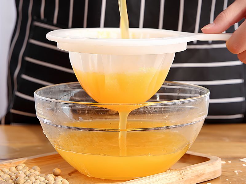Cách lọc nước ép trái cây trước khi cho vào bình giữ nhiệt