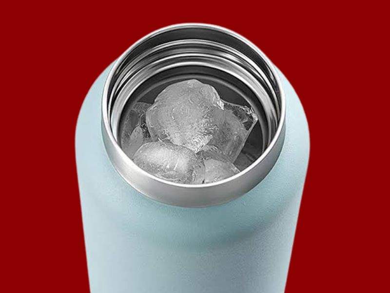 Đá viên bên trong bình giữ nhiệt inox