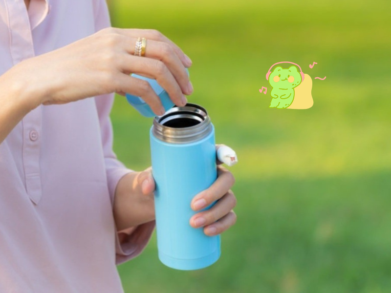Tìm hiểu cách làm sạch cặn cà phê trong ly giữ nhiệt lâu ngày với những mẹo đơn giản giúp ly sạch, sáng và dễ sử dụng hơn.