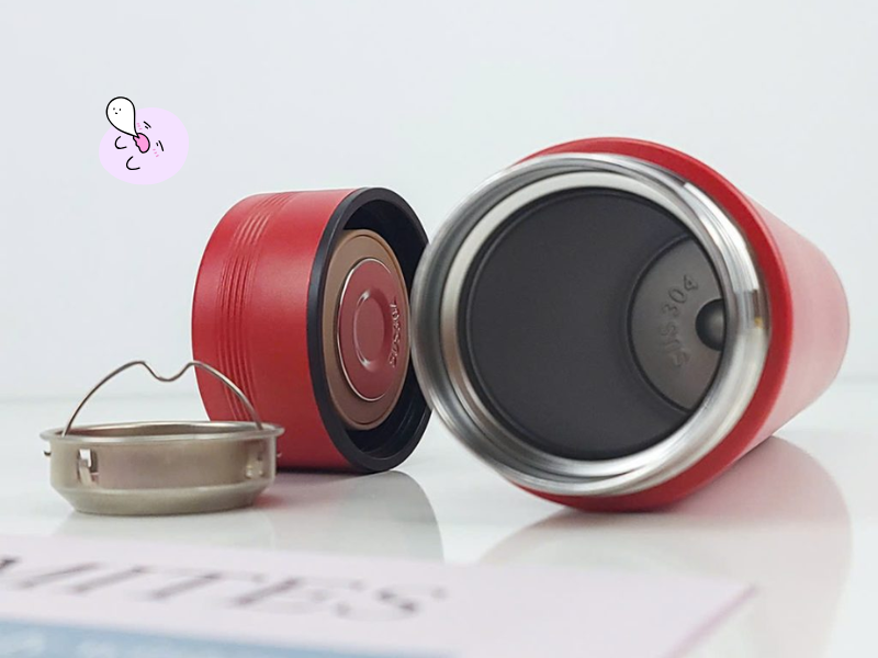 Khám phá cách làm sạch cặn cà phê trong ly giữ nhiệt tại nhà mà không cần dụng cụ phức tạp, phù hợp để vệ sinh thường xuyên.