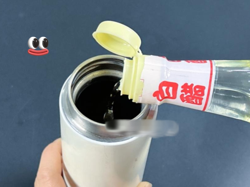 Cách làm sạch ly giữ nhiệt mới mua không khó, chỉ cần thực hiện đúng các bước rửa, tráng và làm khô trước lần sử dụng đầu tiên.