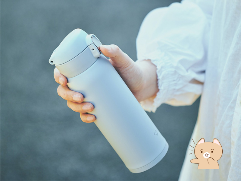 Cách mở ly giữ nhiệt bị kẹt nắp hiệu quả cần thực hiện nhẹ nhàng, tránh dùng lực quá mạnh để bảo vệ ren và gioăng silicone.