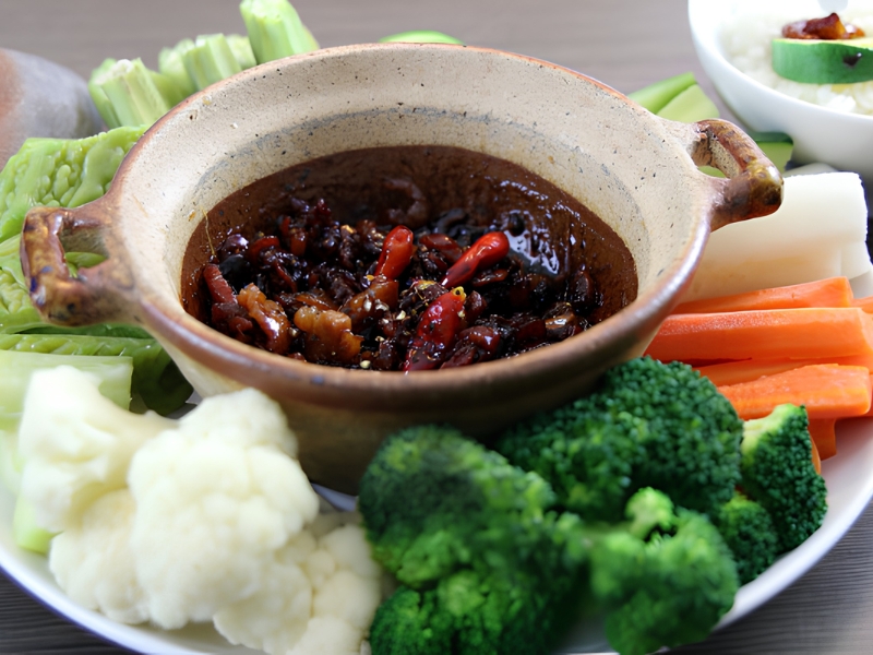 Tìm hiểu những món ăn phù hợp để xây dựng thực đơn cơm hộp cho dân văn phòng phong phú và không bị ngán.