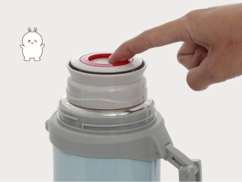 Khử mùi ly giữ nhiệt bằng giấm giúp ly sạch hơn sau khi vệ sinh, đồng thời hạn chế tình trạng mùi đồ uống lưu lại trong thời gian dài.