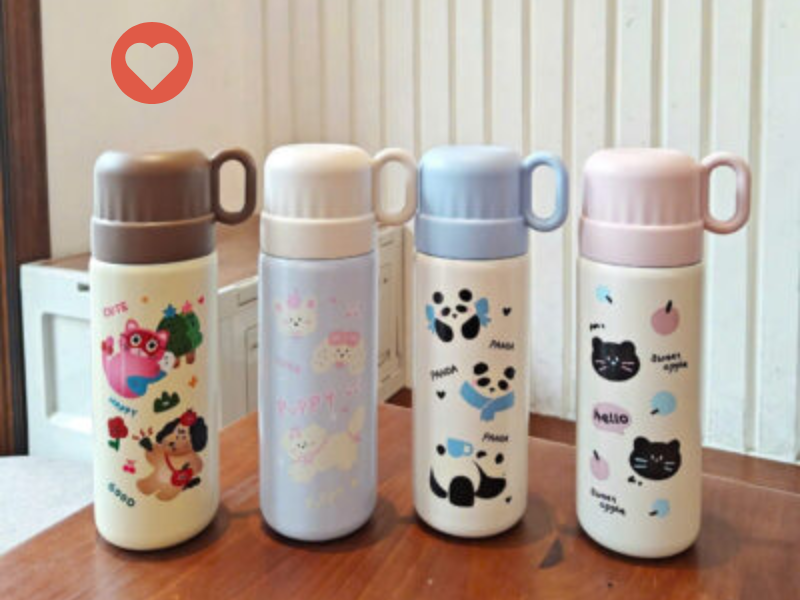 Ly giữ nhiệt có dùng được cho trẻ em không là thắc mắc của nhiều phụ huynh khi chọn bình đựng nước cho con hằng ngày.