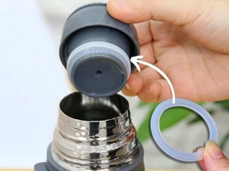 Ly giữ nhiệt mới mua cần làm gì? Chỉ với vài bước vệ sinh đơn giản, bạn có thể làm sạch ly và yên tâm sử dụng mỗi ngày.