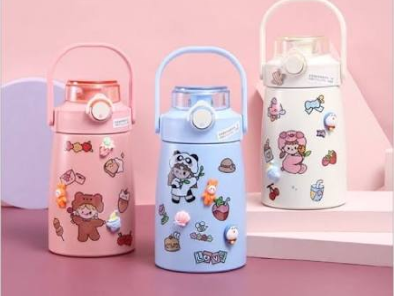 Tìm hiểu ly giữ nhiệt nắp bật và nắp vặn để biết loại nào dễ sử dụng, dễ vệ sinh và giữ nhiệt tốt hơn.