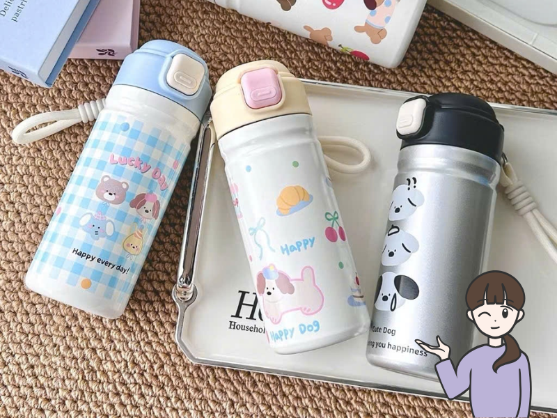 So sánh ly giữ nhiệt nắp bật và nắp vặn về khả năng giữ nhiệt, độ kín và trải nghiệm sử dụng trong từng hoàn cảnh.