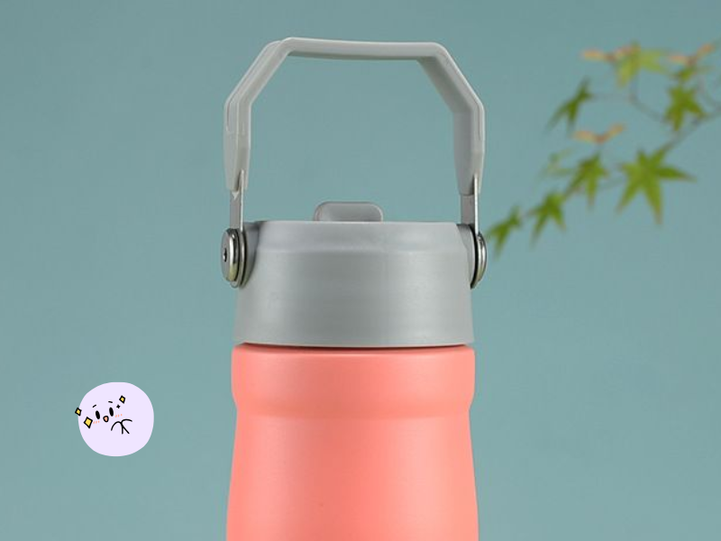 Ly giữ nhiệt nắp bật và nắp vặn đều mang lại sự tiện lợi, giúp giữ nóng lạnh lâu và bảo vệ hương vị đồ uống hiệu quả.