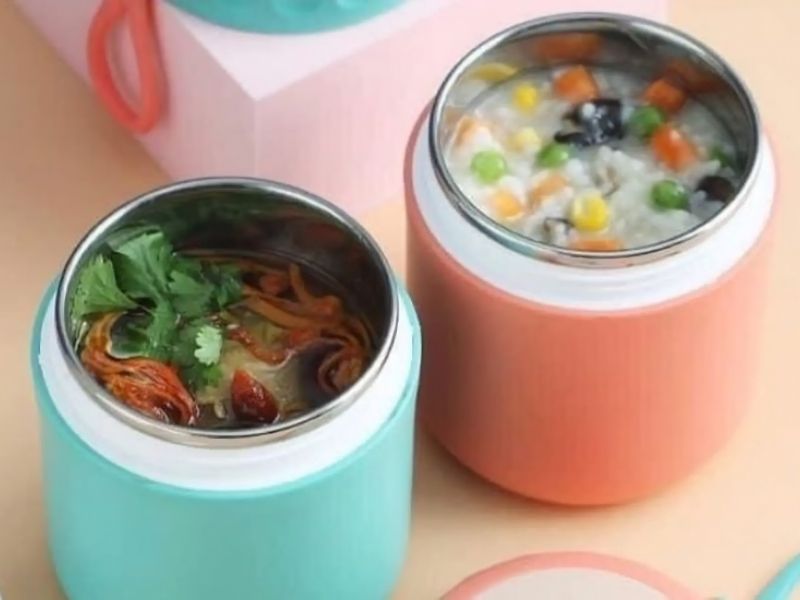 Nấu cháo bằng bình giữ nhiệt với các nguyên liệu rau củ và thịt