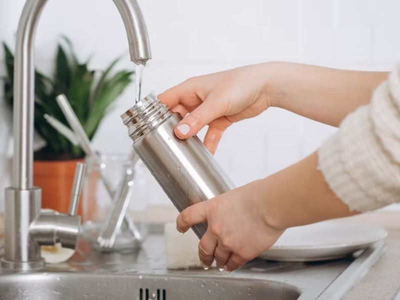 Khám phá chất liệu ly giữ nhiệt và những ưu điểm của từng loại để hiểu rõ hơn về độ bền, khả năng cách nhiệt và sự tiện lợi khi sử dụng hằng ngày