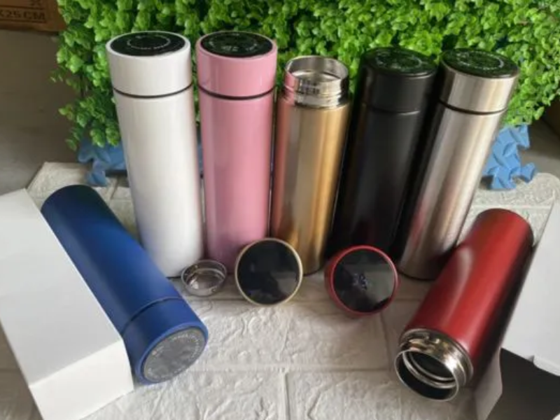 Một chiếc ly giữ nhiệt không giữ nhiệt có thể xuất phát từ lớp chân không bị ảnh hưởng hoặc nắp đậy không còn kín. Tìm hiểu cách kiểm tra đơn giản tại nhà