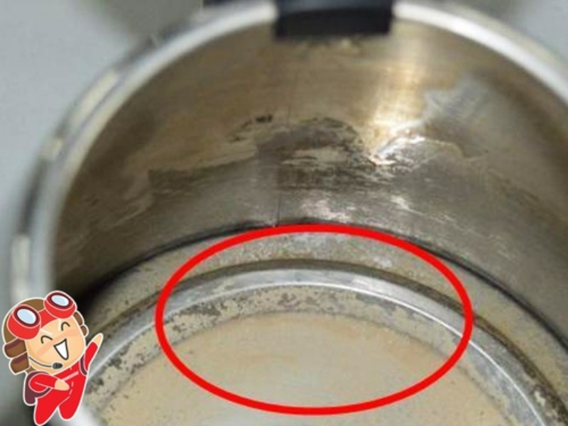 Nắp ly kín giúp hạn chế trao đổi nhiệt với bên ngoài. Vì vậy, thiết kế và độ kín của nắp cũng ảnh hưởng đáng kể đến hiệu quả giữ nóng và giữ lạnh