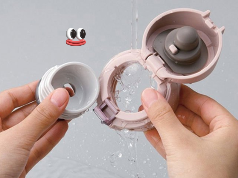 Nhiệt độ ban đầu của đồ uống, thời gian mở nắp và môi trường xung quanh là những yếu tố có thể làm thay đổi khả năng giữ nóng hoặc giữ lạnh của ly